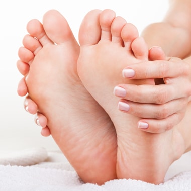 Comment prévenir et soigner les crevasses des mains et des pieds ?
